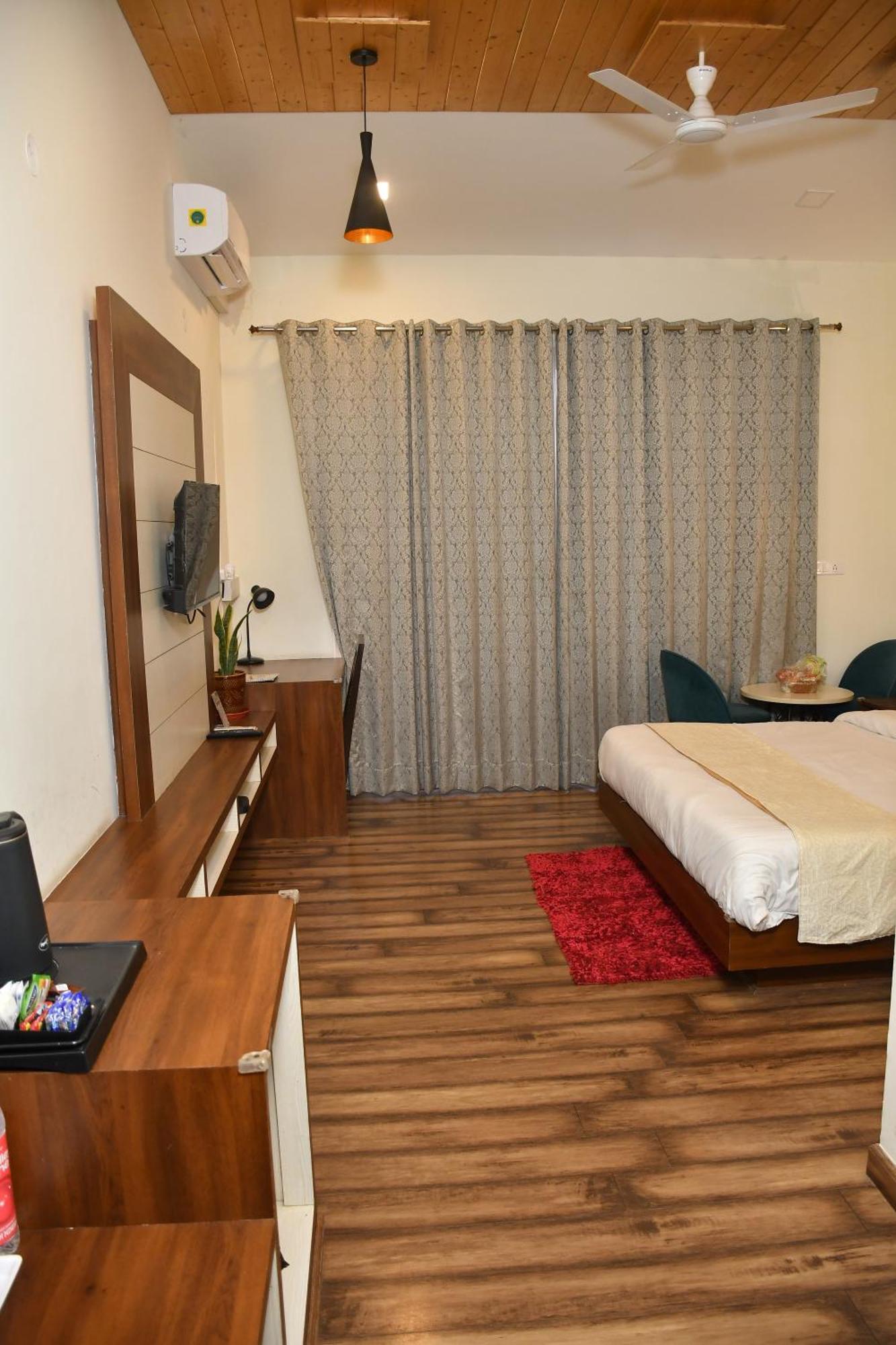 Hotel Le Halcyon , Kasauli Solan Exterior photo